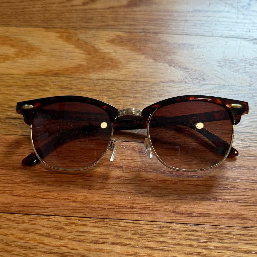 Stylish Tortoiseshell Sunglasses